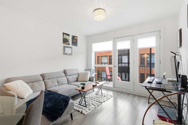 Photo du bâtiment - 2560 Rue Bossuet