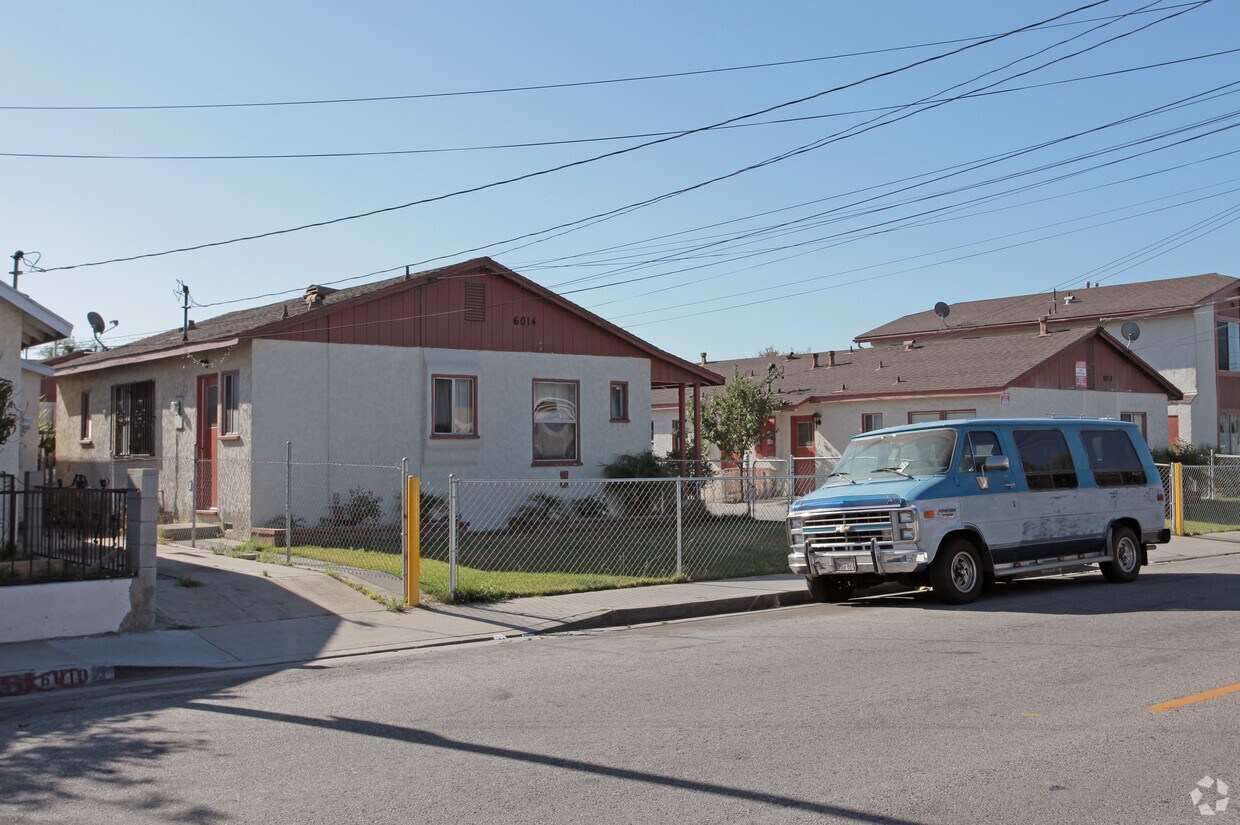 Primary Photo - 6014-6030 Gifford Ave