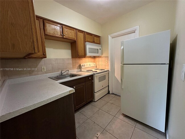 Foto del edificio - 148 NW 40th Ct
