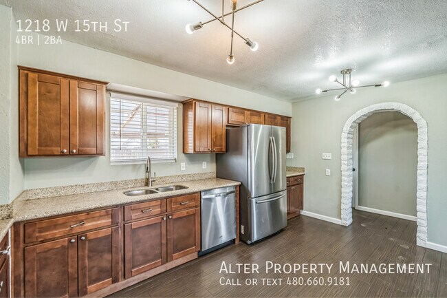 Foto del edificio - 1218 W 15th St