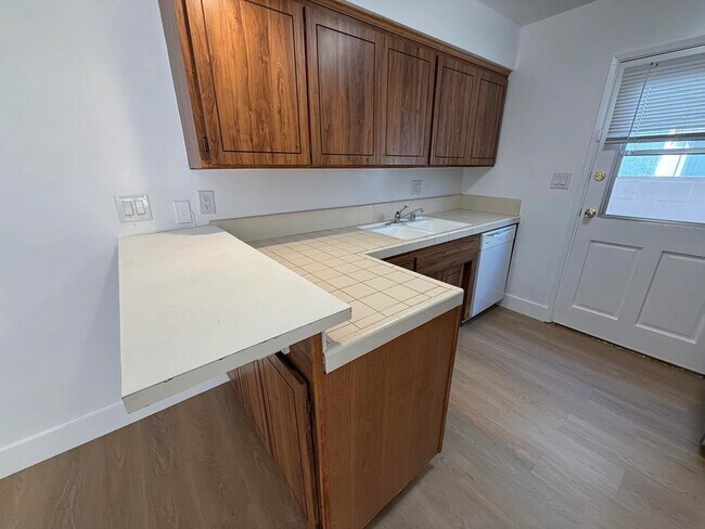 Building Photo - 3636 Clarington Ave
