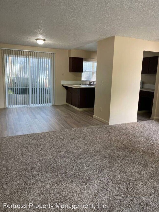 Foto del edificio - 1125-1131 NE 162nd Ave