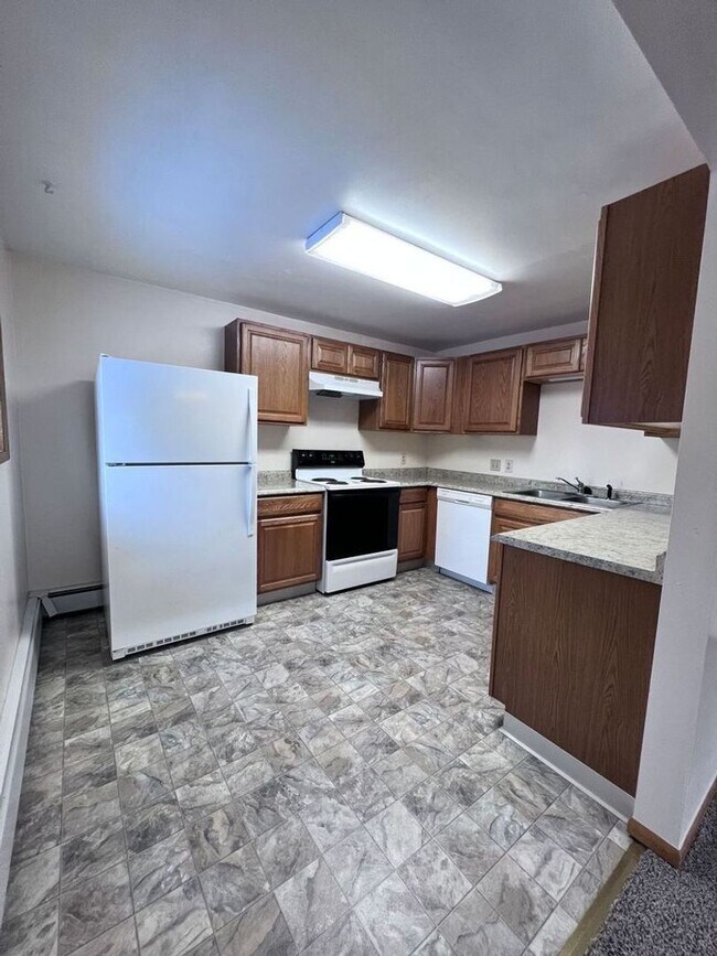 Building Photo - LEASE ONLY-Gradelle Ave 665 - KR