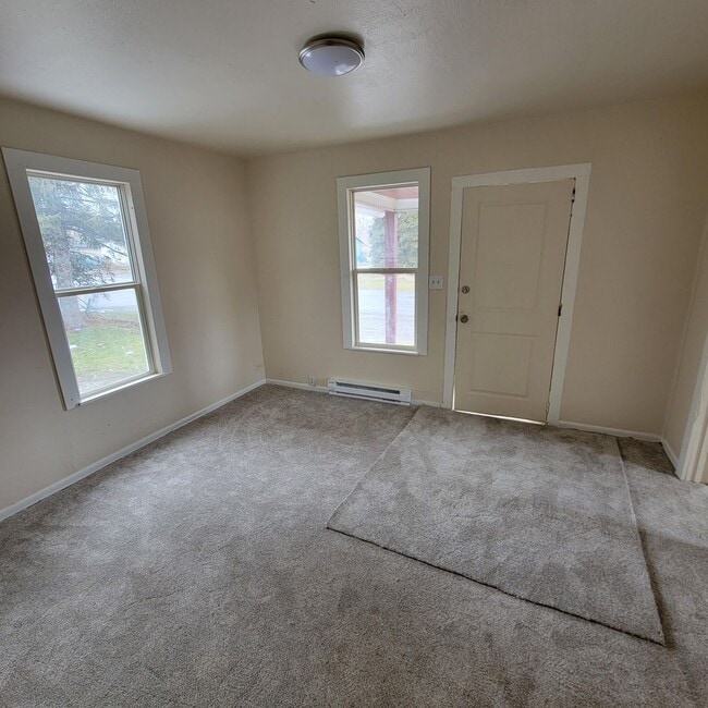 Building Photo - 2 bed 1 bath home