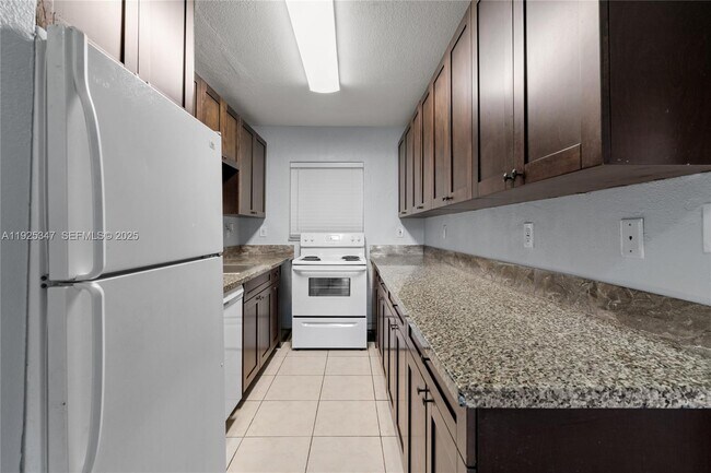 Foto del edificio - 980 NE 170th St