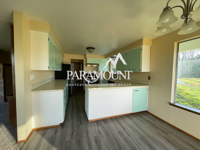 Foto del edificio - Tucked Away Upper 2 Bedroom Duplex in Port Orchard