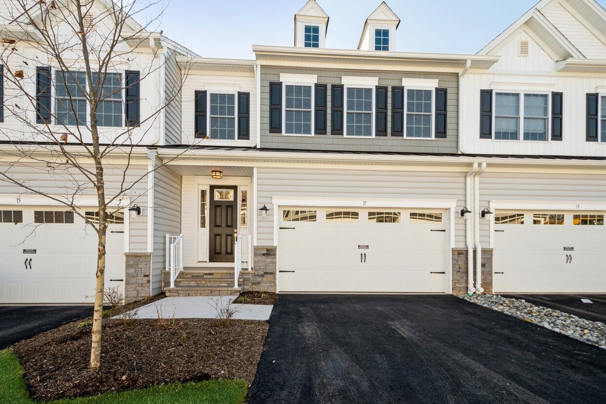 Foto principal - 17 Lenape Ln
