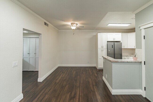 Building Photo - 3550 Buttonwood Ter