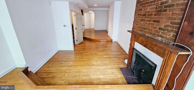 Building Photo - 325 S Camac St