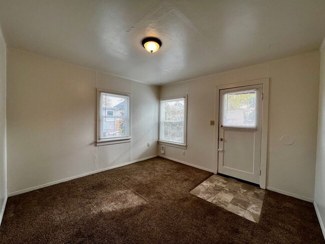 Building Photo - L708