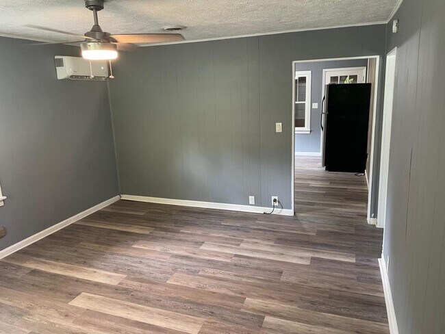 Foto del edificio - 525 Meadowbrook Ave