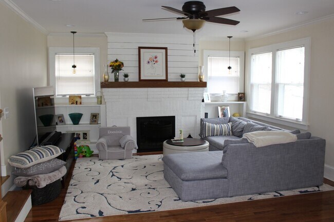 Foto del edificio - Central AVL - Updated Montford Beauty!