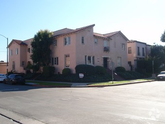 Primary Photo - 7464 Oakwood Ave