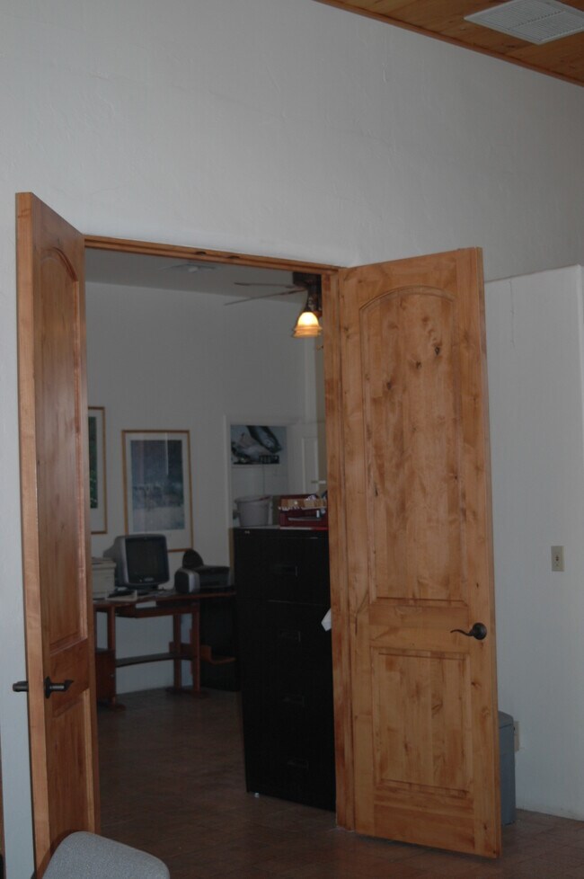 Building Photo - 285 W 18th St
