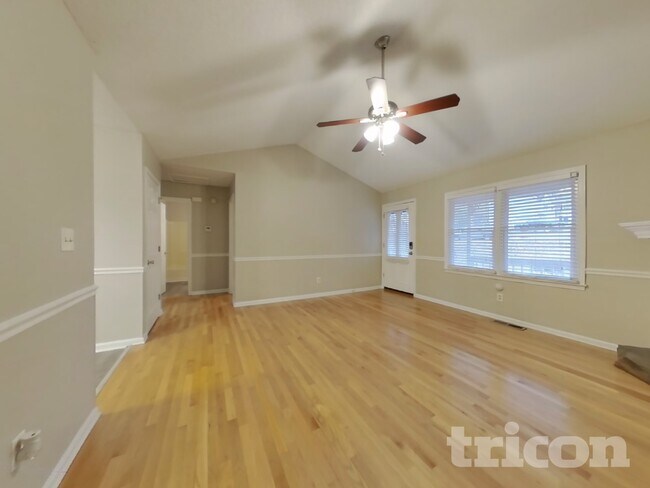 Foto del edificio - 296 Whitney Ln