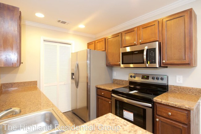Foto del edificio - 225 Warm Springs Cir