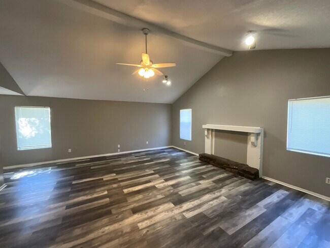 Building Photo - 4635 Buffer Dr