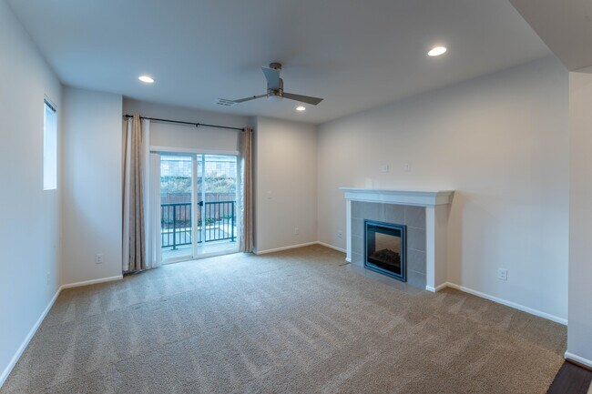 Building Photo - 3325 30th Dr