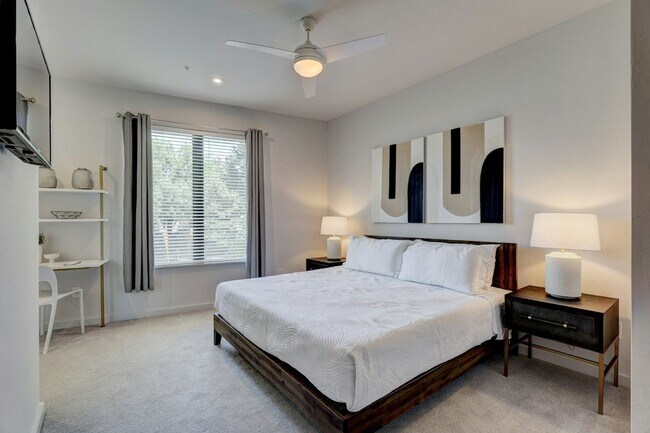Building Photo - 2 bedroom, 2 bathroom Condo
