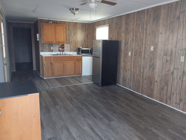 Building Photo - Lakeview Landing
