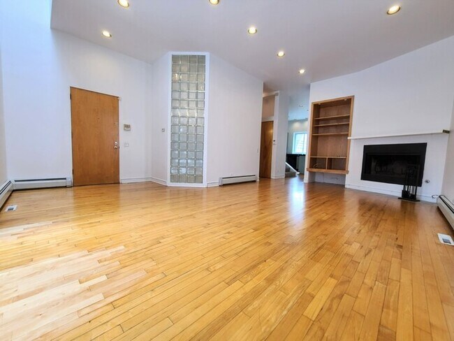 Foto del edificio - 1013 W Armitage Ave