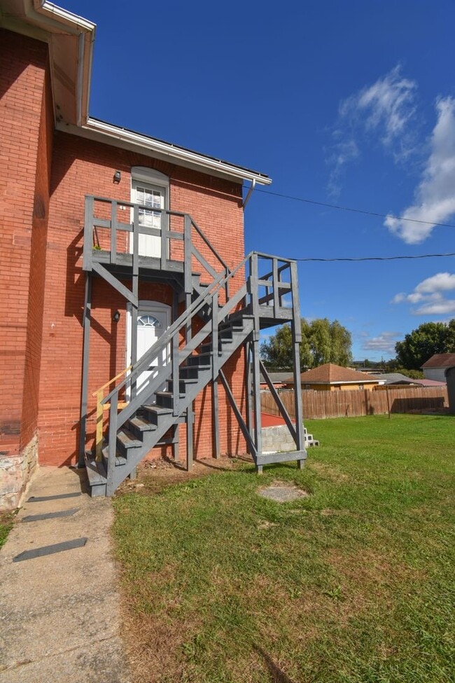Building Photo - 1st floor, 2 Bedroom in Mill Hall