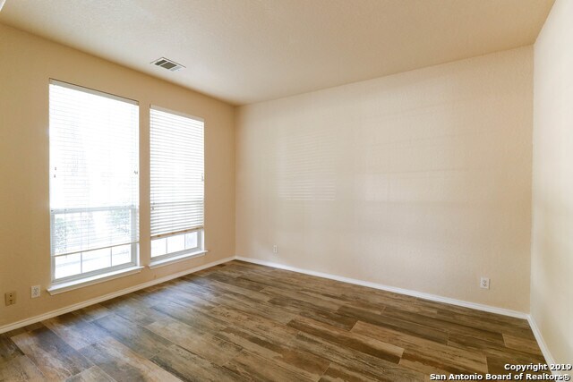 Foto del edificio - 4504 Madrone Dr