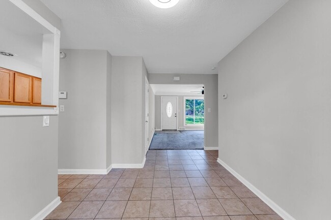 Foto del edificio - 6775 Middlebrook Blvd