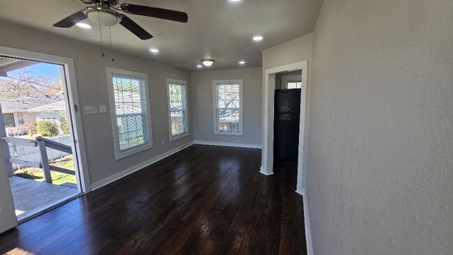 Foto del edificio - 303 W Decatur St