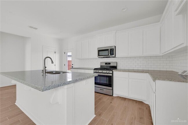 Foto del edificio - 2600 N Day Lily Ave