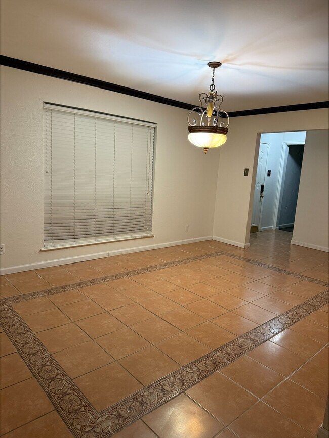 área de comedor - 1333 Carriage Dr