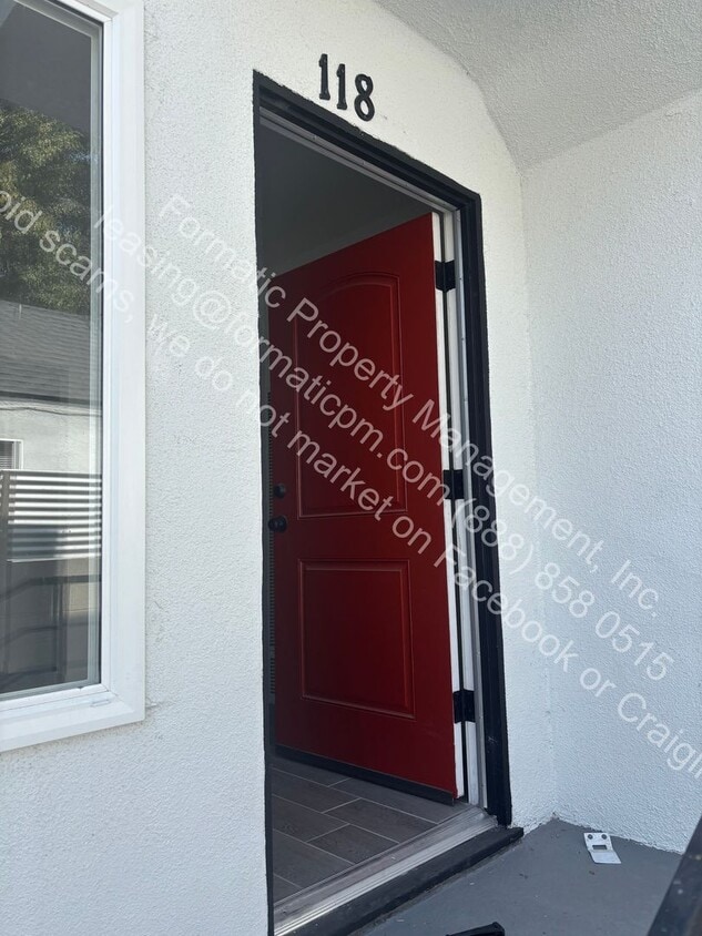 Primary Photo - 118-120 E Century Blvd