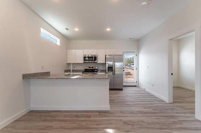 Foto del edificio - Newer 3BR Centerton Gem: Modern Living wit...