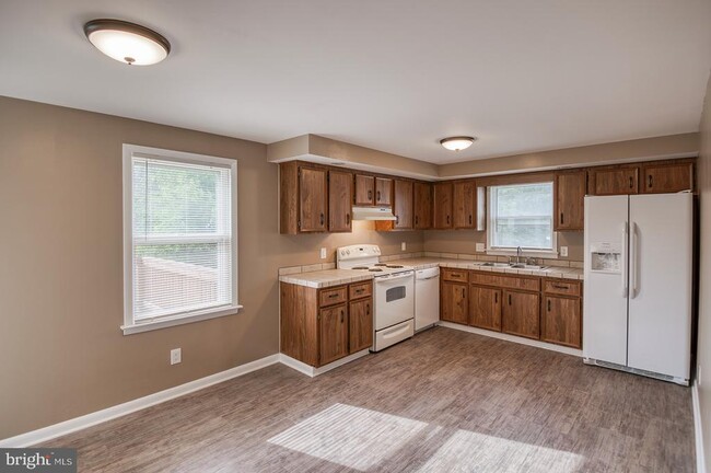 Building Photo - 218 Wintergreen Ln