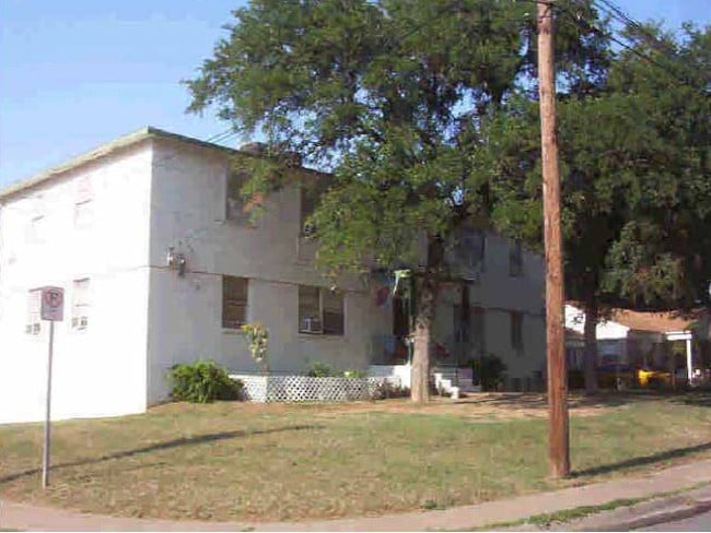 Building Photo - 2215 Riverview Dr