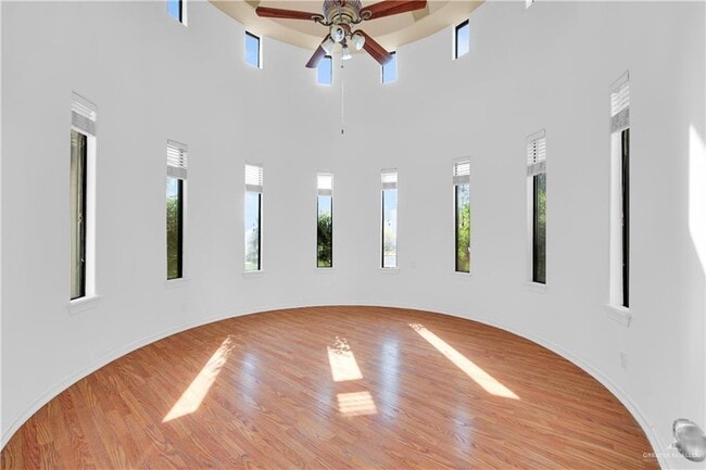 Foto del edificio - 24 M S St