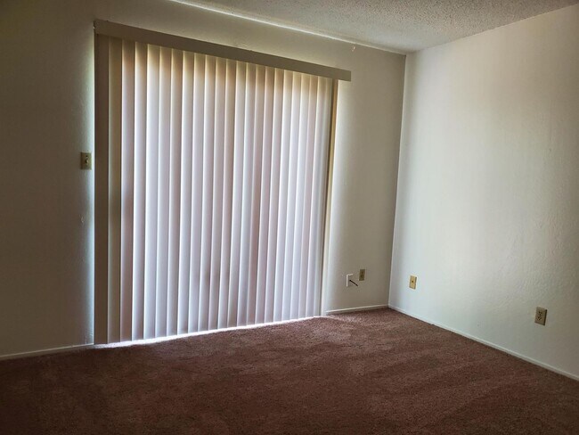 Building Photo - Nice and Cozy 2 BD 1.5 BA Sacramento Home