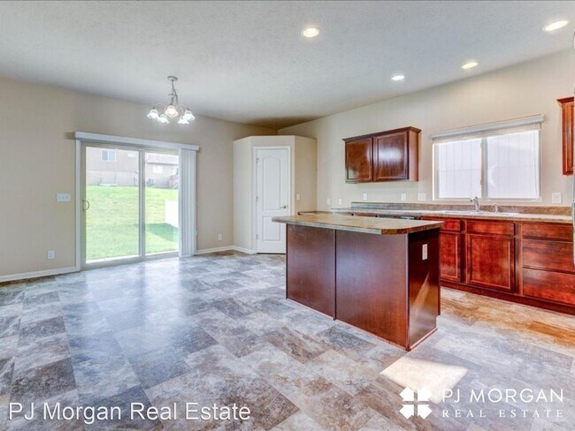 Foto del edificio - 3 br, 2.5 bath House - 18726 Birchwood Ave