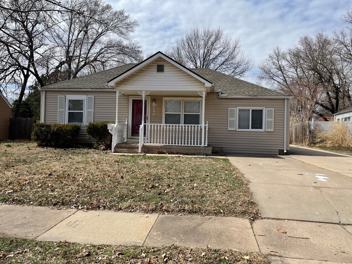 Primary Photo - 749 S Barlow St