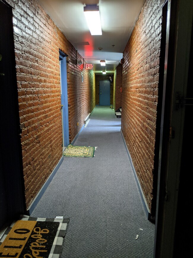 Building Photo - 144 Old Bergen Rd
