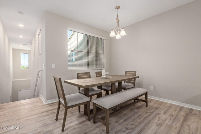 Foto del edificio - 3900 E Baseline Rd