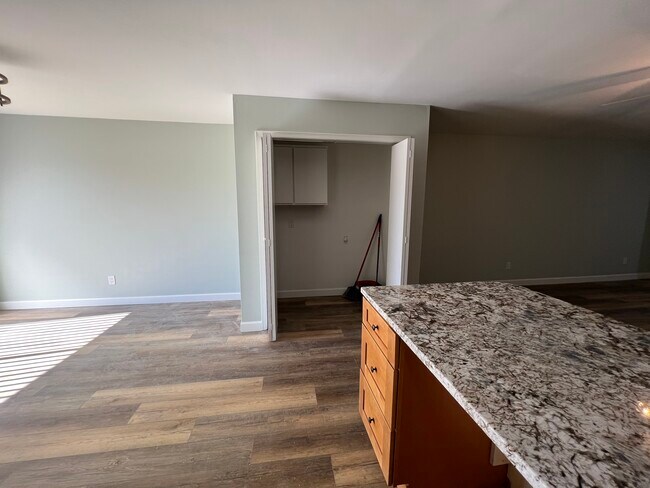 Conexiones para lavadora y secadora en la unidad. - 3680 W Sylvania St
