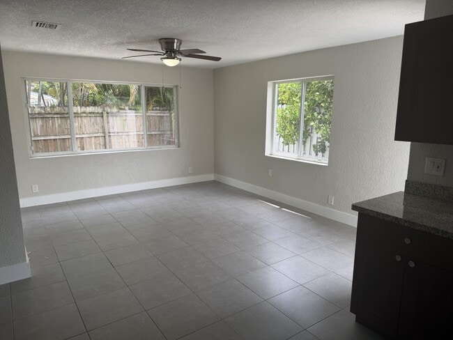 Foto del edificio - 1126 NE 16th Pl