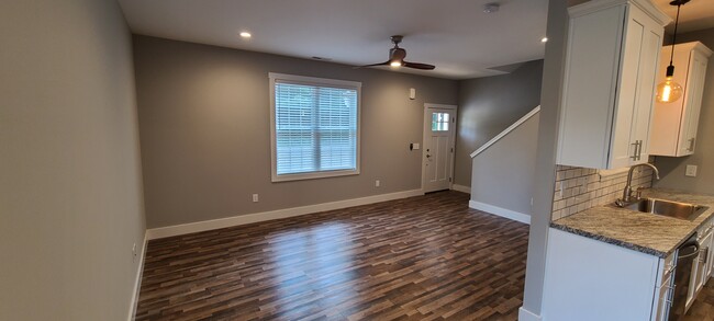 Building Photo - 109 Stone Dr