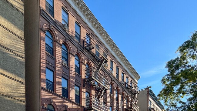 Building Photo - 463-467 W 166th St