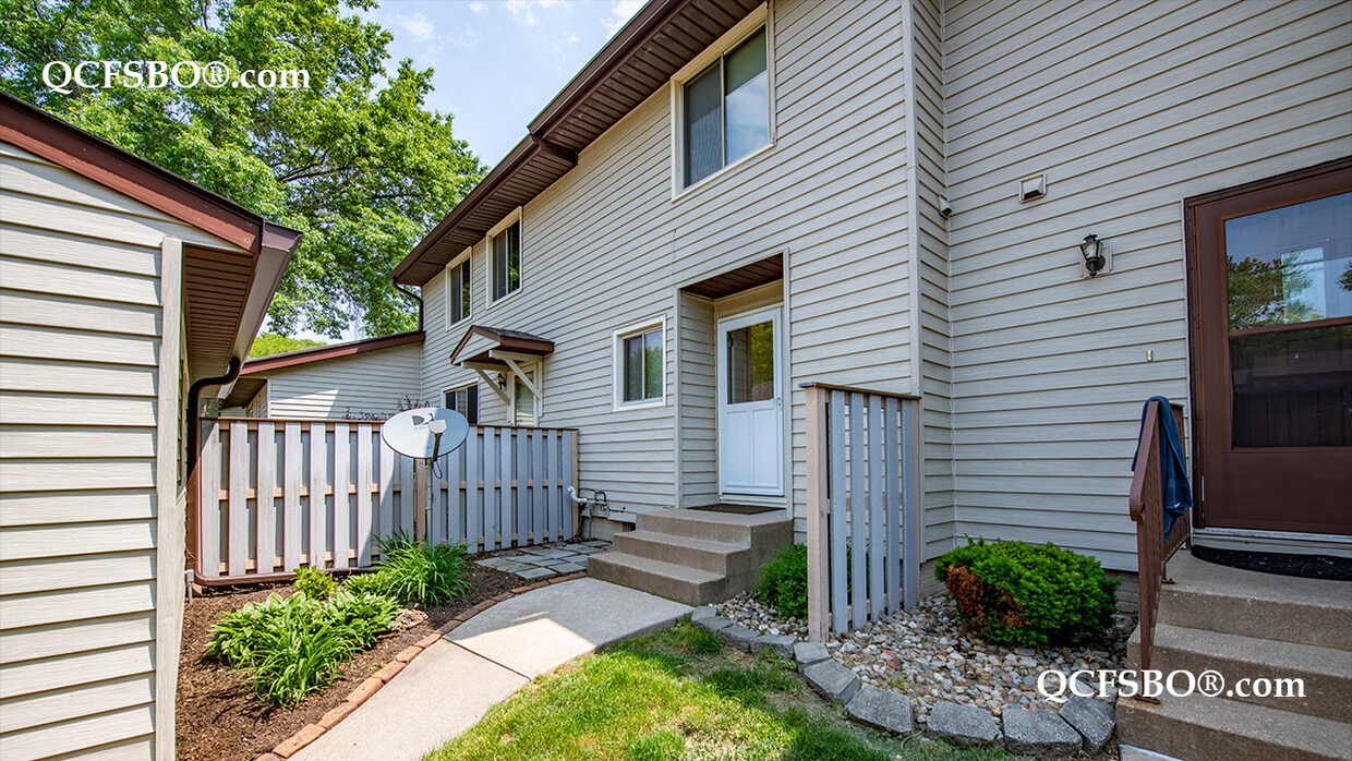 3350 Johnathan Ave, Bettendorf, IA 52722 Townhome Rentals in