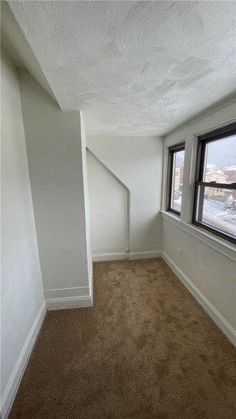 Building Photo - 319 N Balph Ave