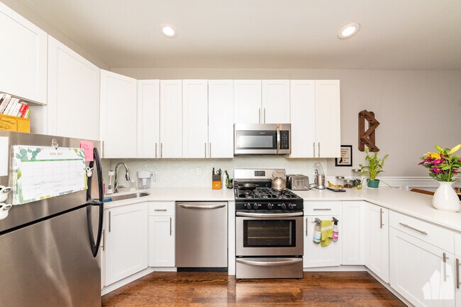 Foto del edificio - 2451 W Haddon Ave