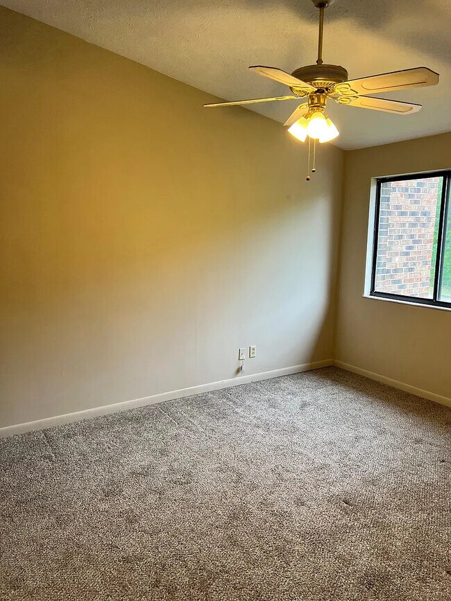 50 Woodland Hills Dr Unit 11, Southgate, KY 41071 Condo for Rent in