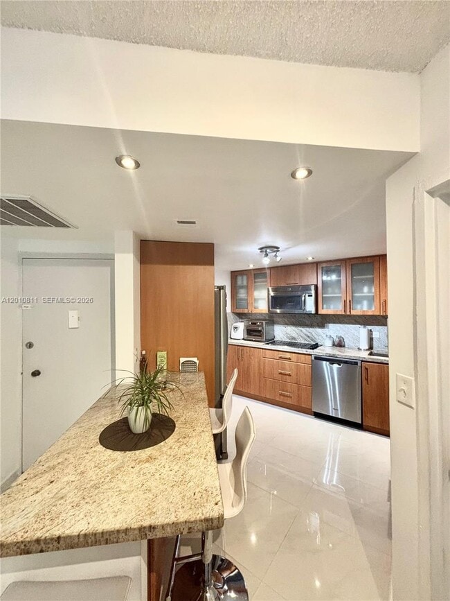 Building Photo - 999 Brickell Bay Dr